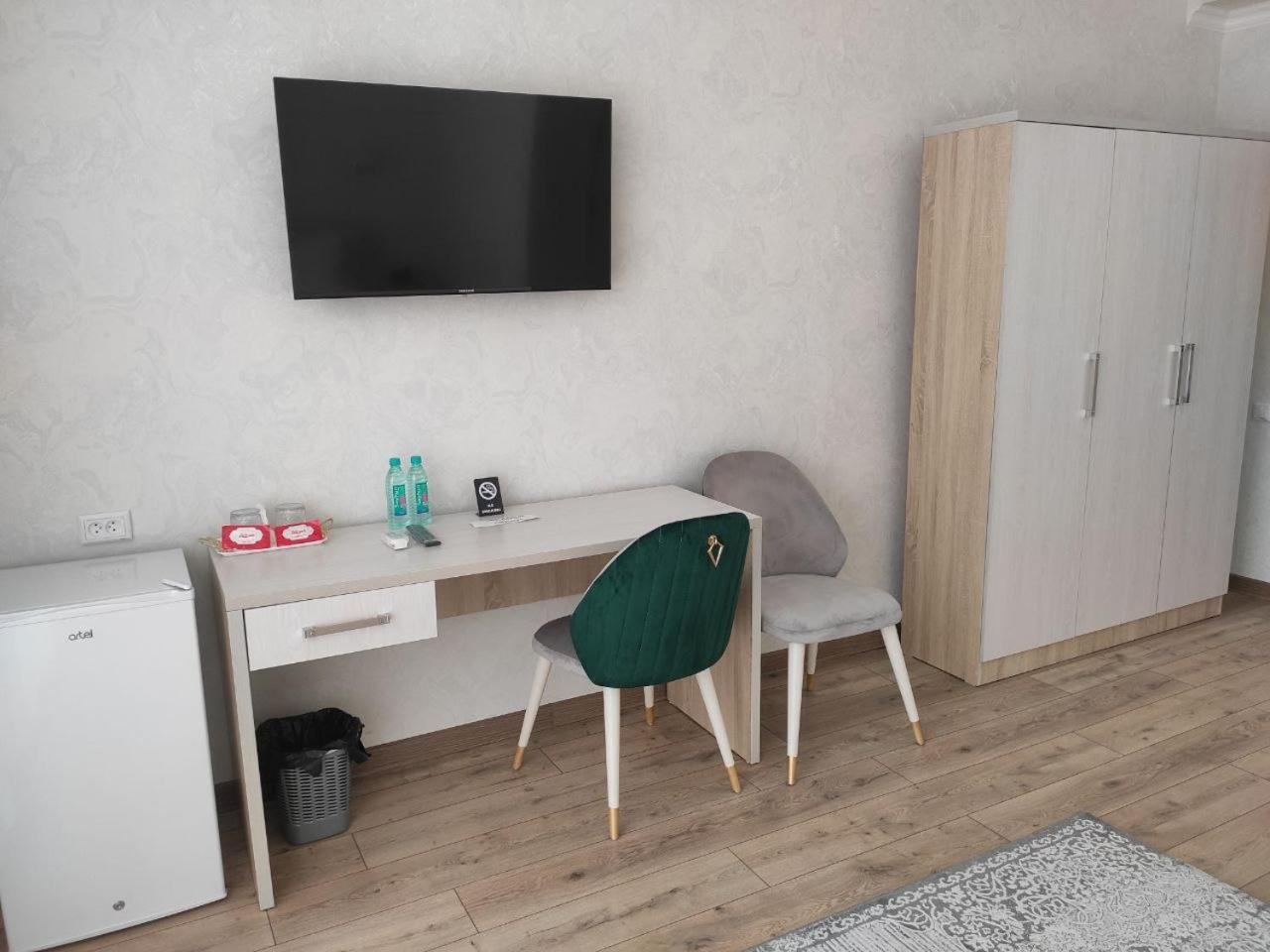 Status Hotel Karsi Kültér fotó