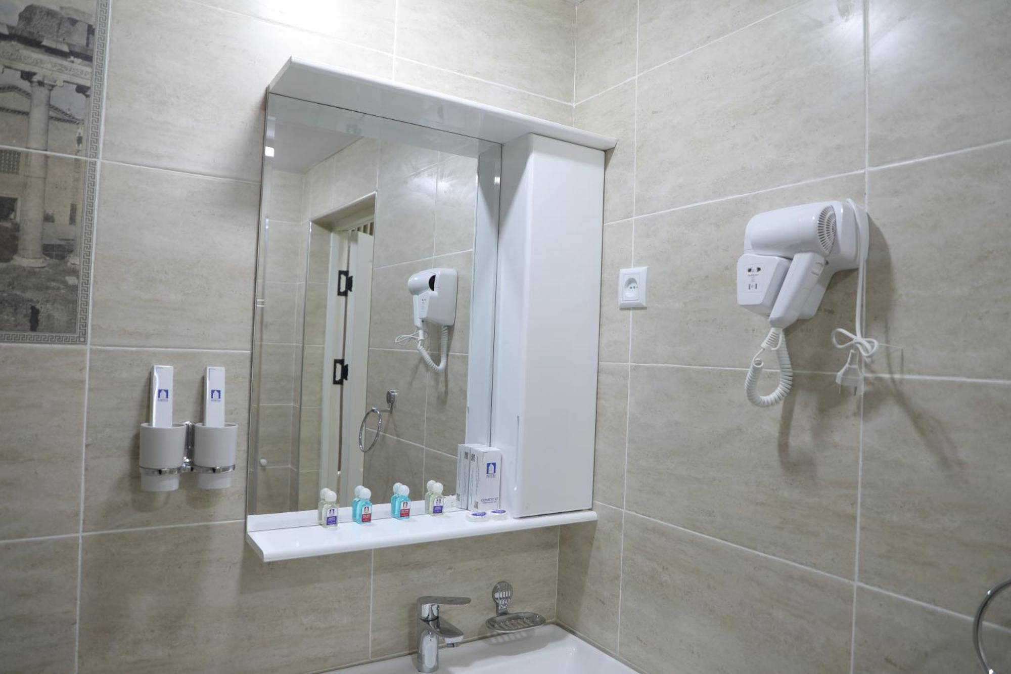 Status Hotel Karsi Kültér fotó