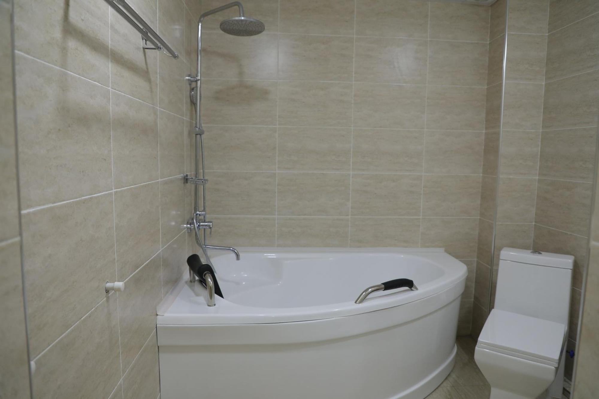 Status Hotel Karsi Kültér fotó