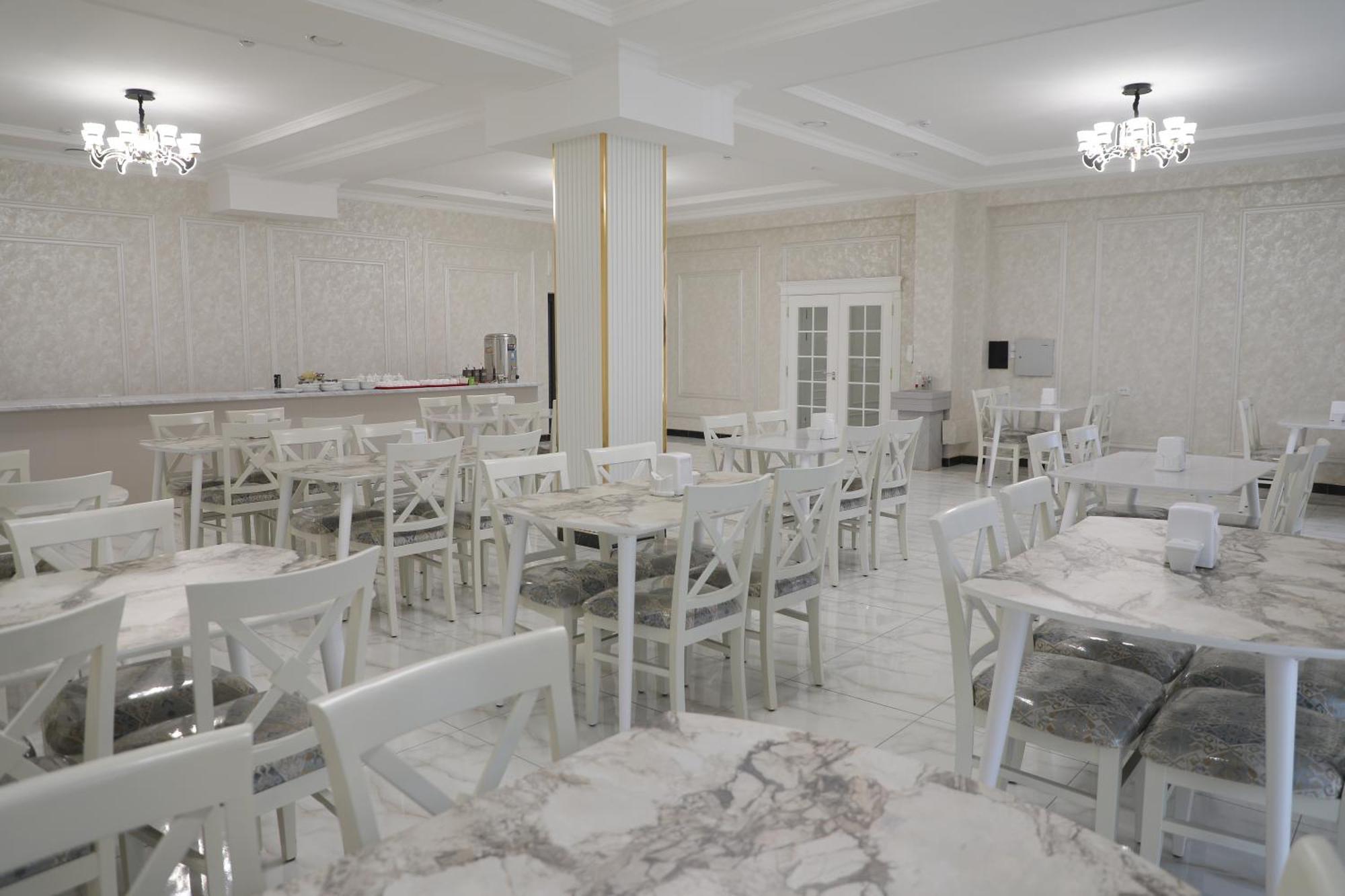 Status Hotel Karsi Kültér fotó