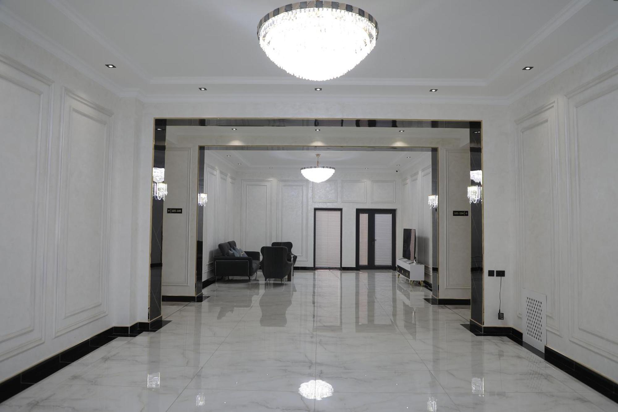 Status Hotel Karsi Kültér fotó