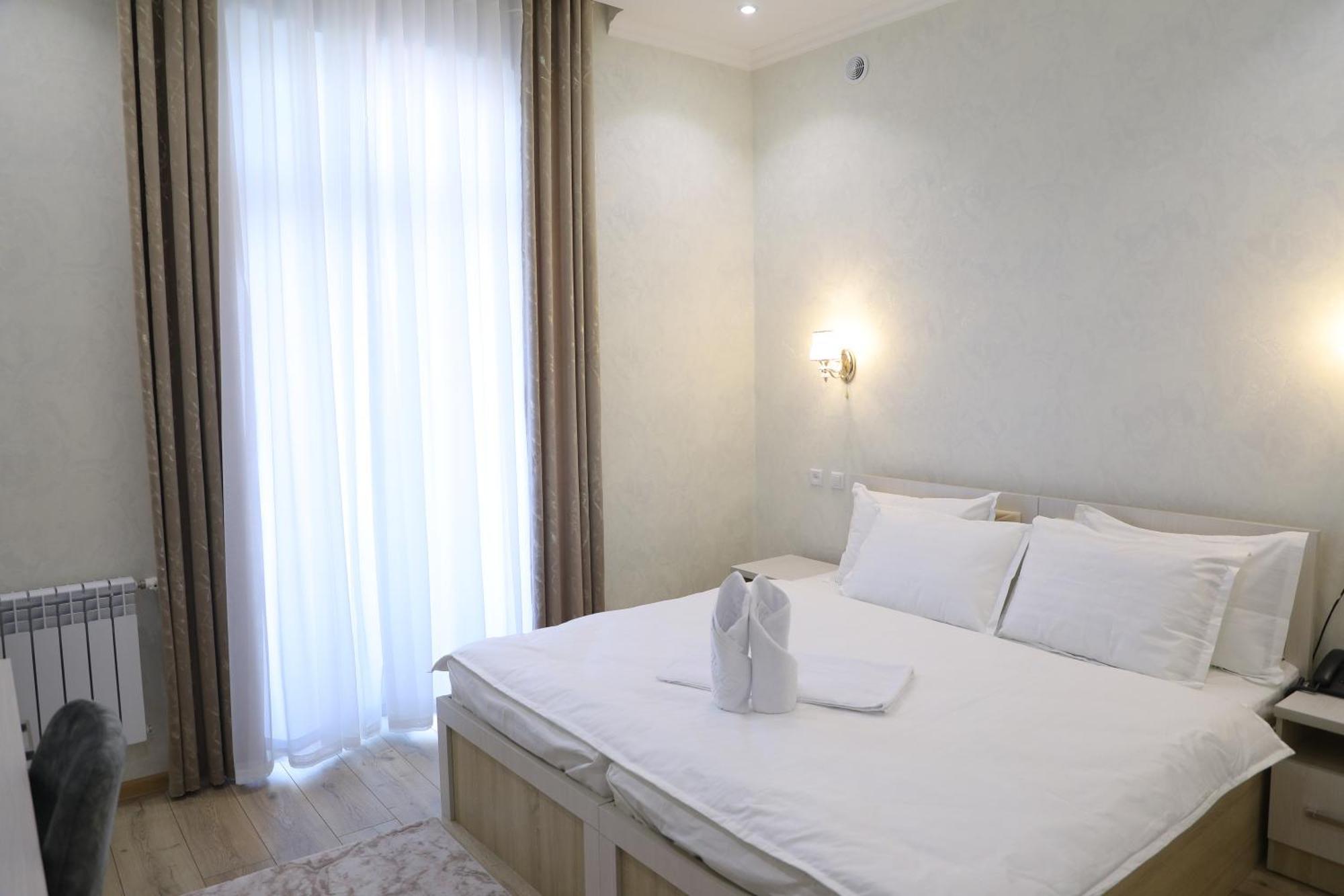 Status Hotel Karsi Kültér fotó