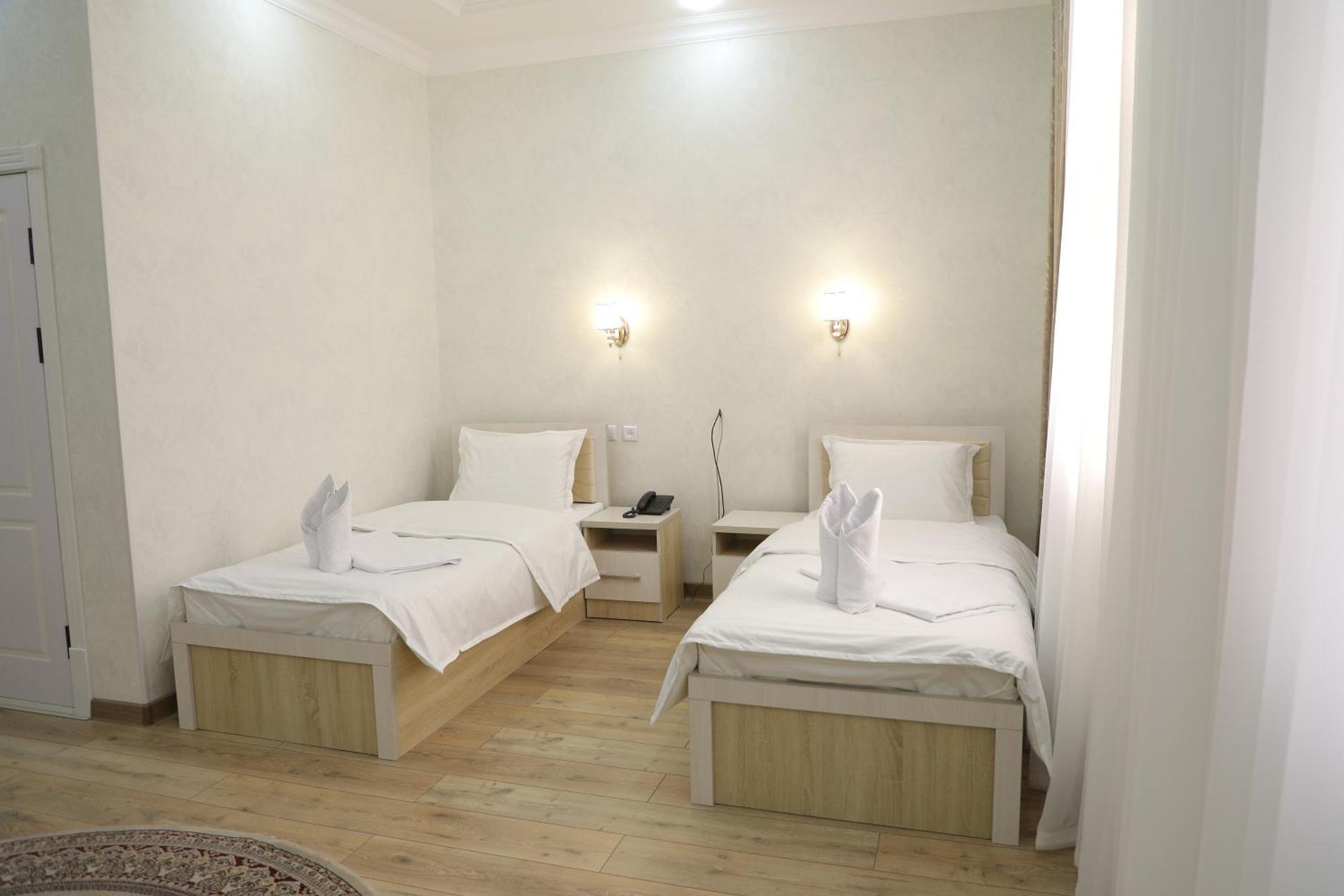 Status Hotel Karsi Kültér fotó