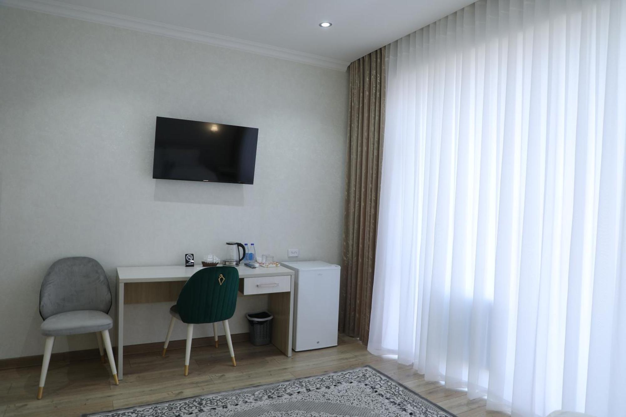 Status Hotel Karsi Kültér fotó