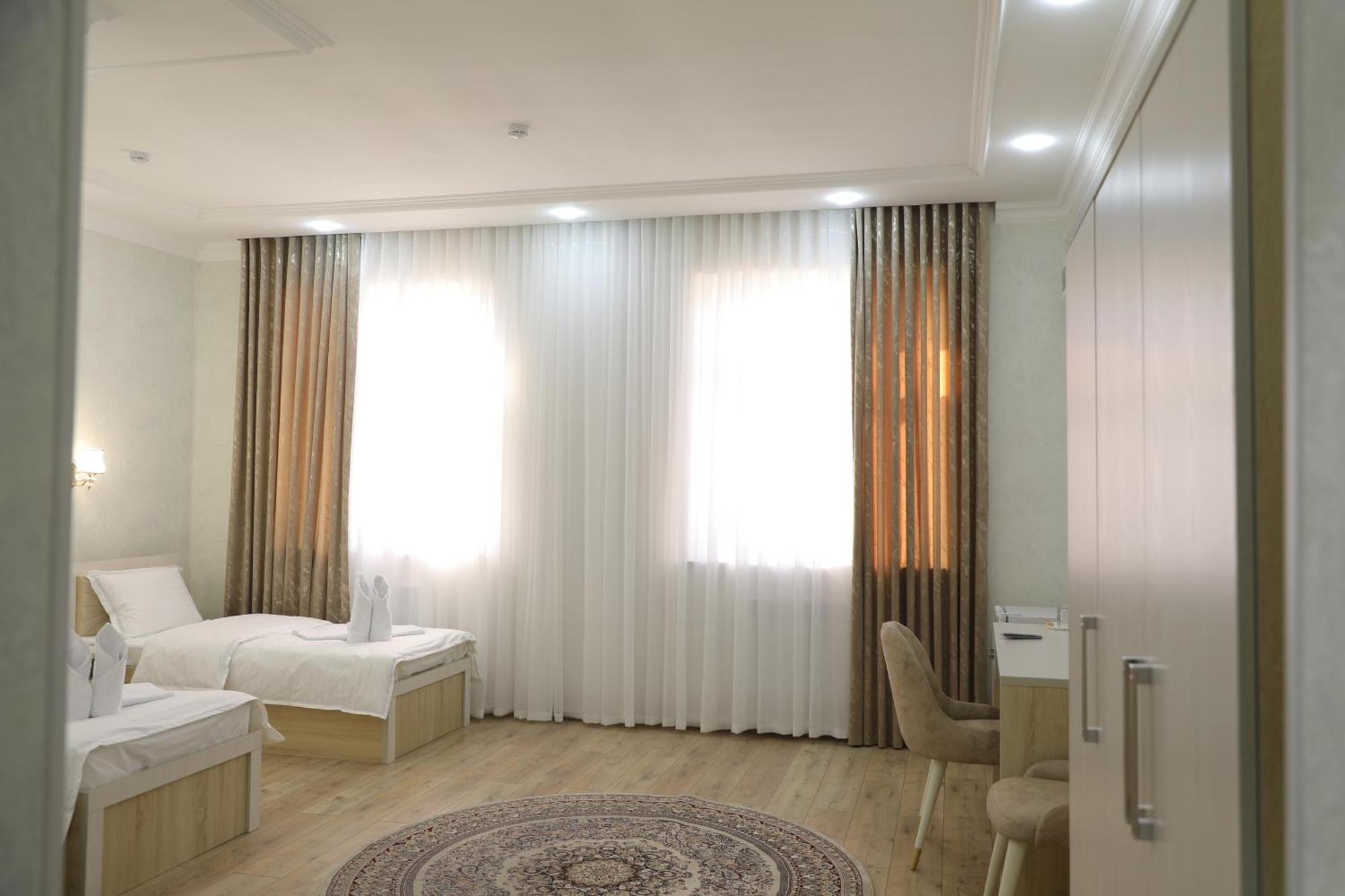 Status Hotel Karsi Kültér fotó