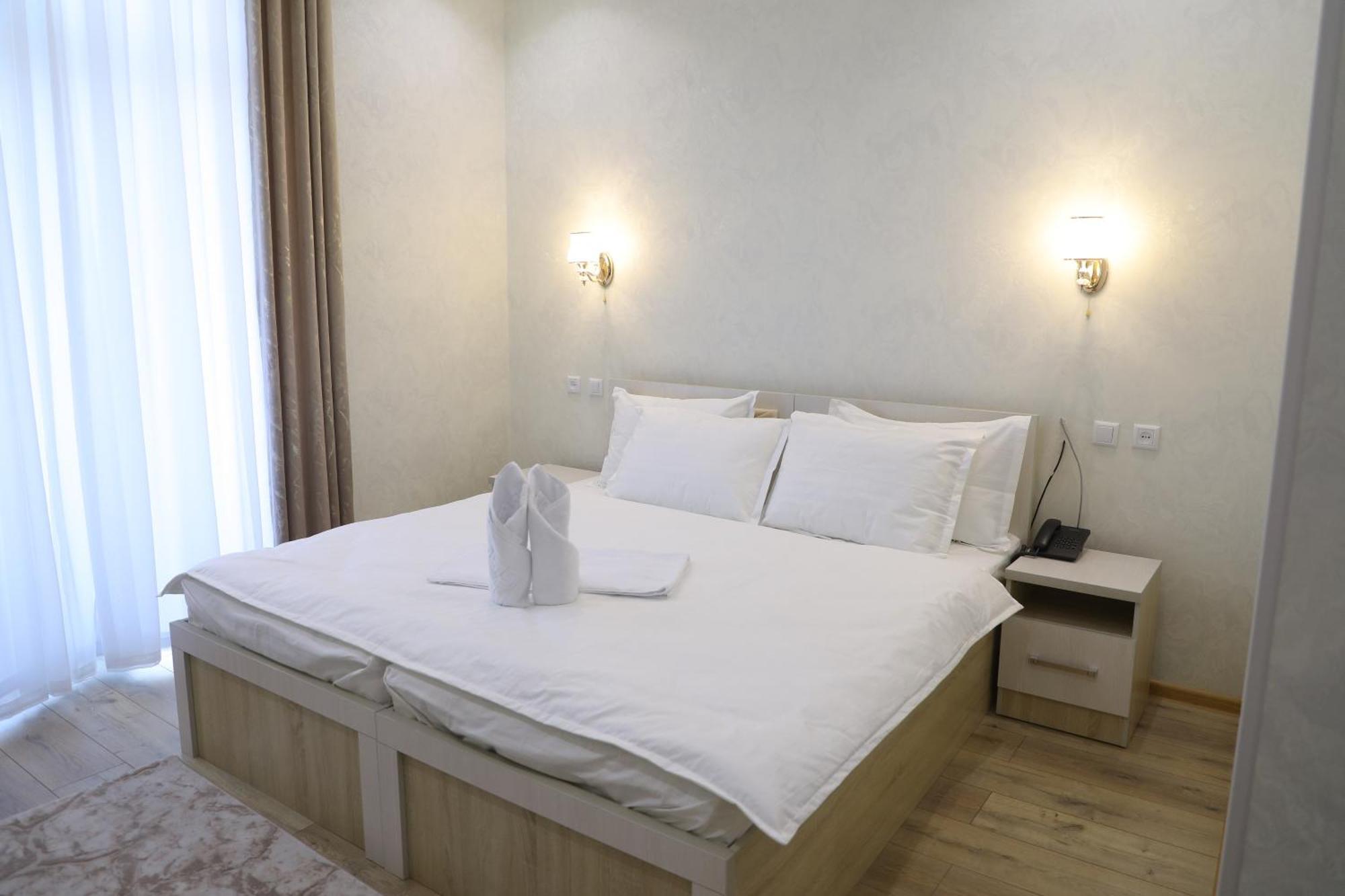 Status Hotel Karsi Kültér fotó
